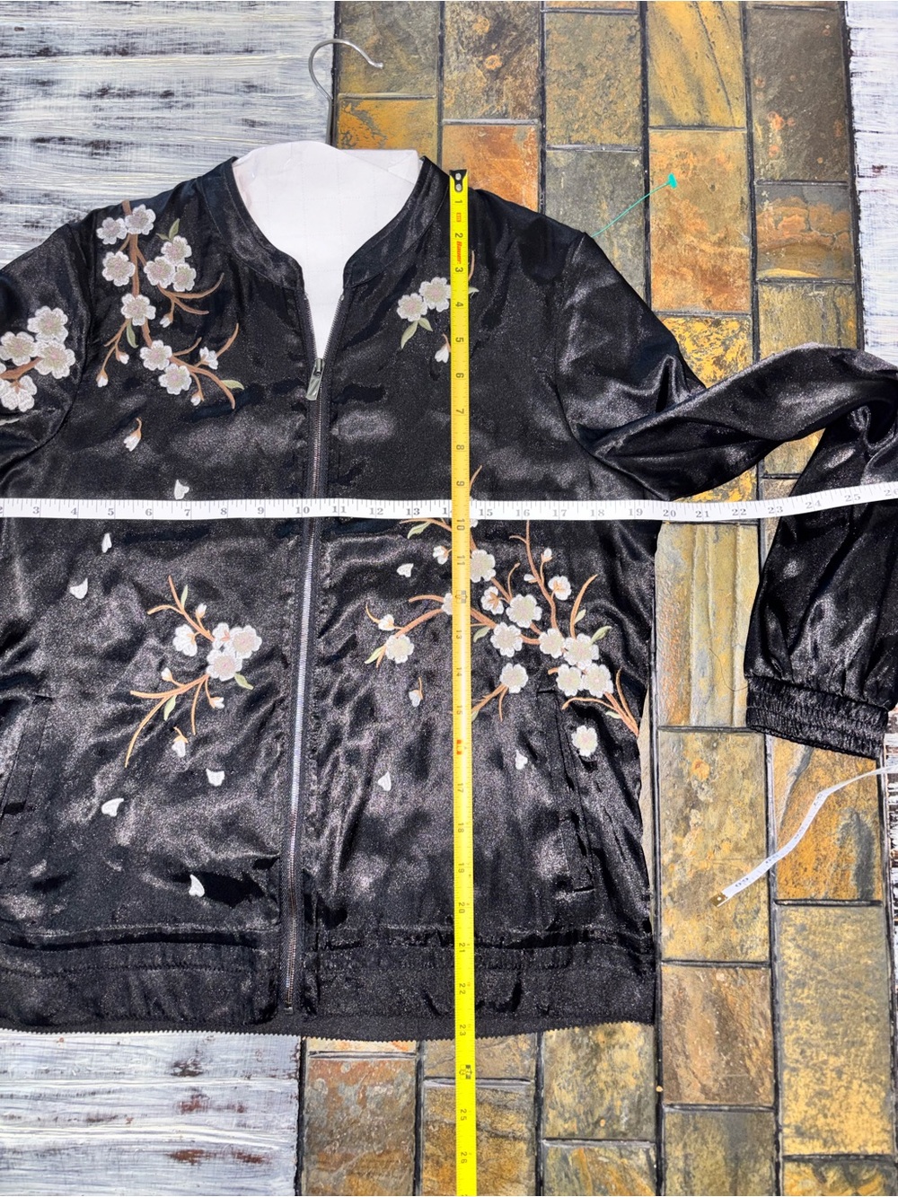 Daya by Zendaya Women’s Black Bomber Jacket embroidered flowers Japan Small - Picture 7 of 9